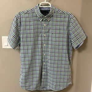 TOMMY HILFIGER BLUE & GREEN SHORT SLEEVE COLLAR BUTTON DOWN SHIRT. XL